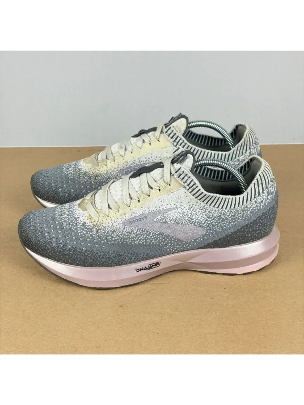 Brooks Levitate 2 Athletic Running Shoes Womens 8 Gray Lilac Breathable Low Top - Picture 10 of 10